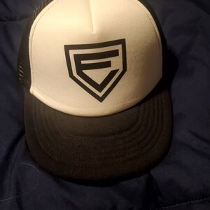 2 For 1 Identic Black and White Trucker Hats